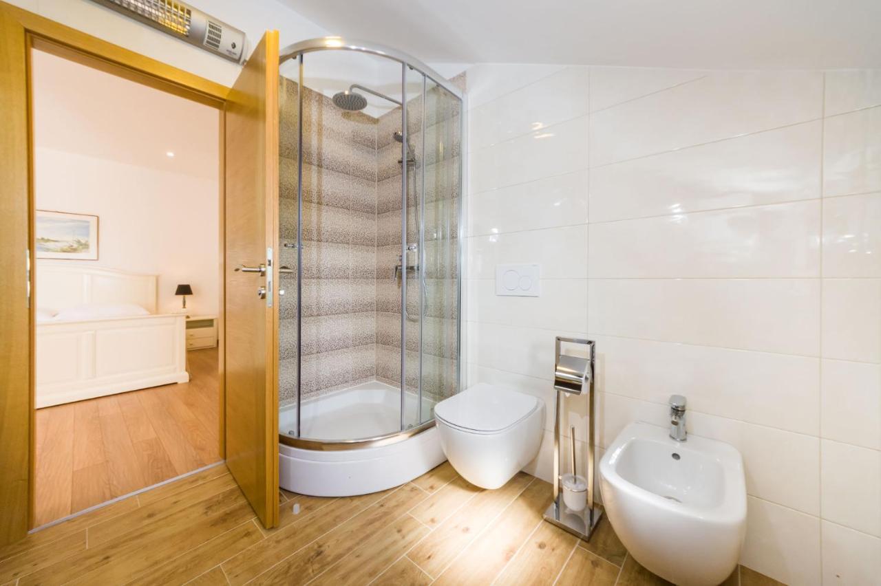 Apartament Alex 1 *